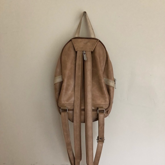 Vintage leather backpack! - Picture 3 of 3